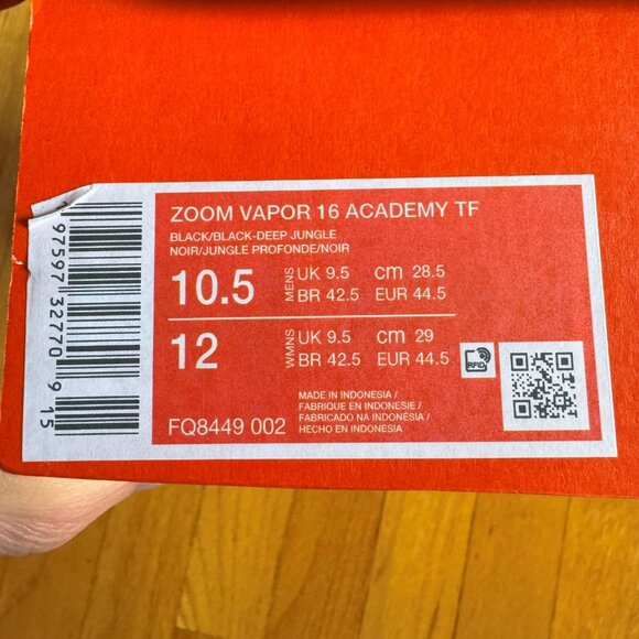 Nike turf soccer shoes - Picture 3 of 4